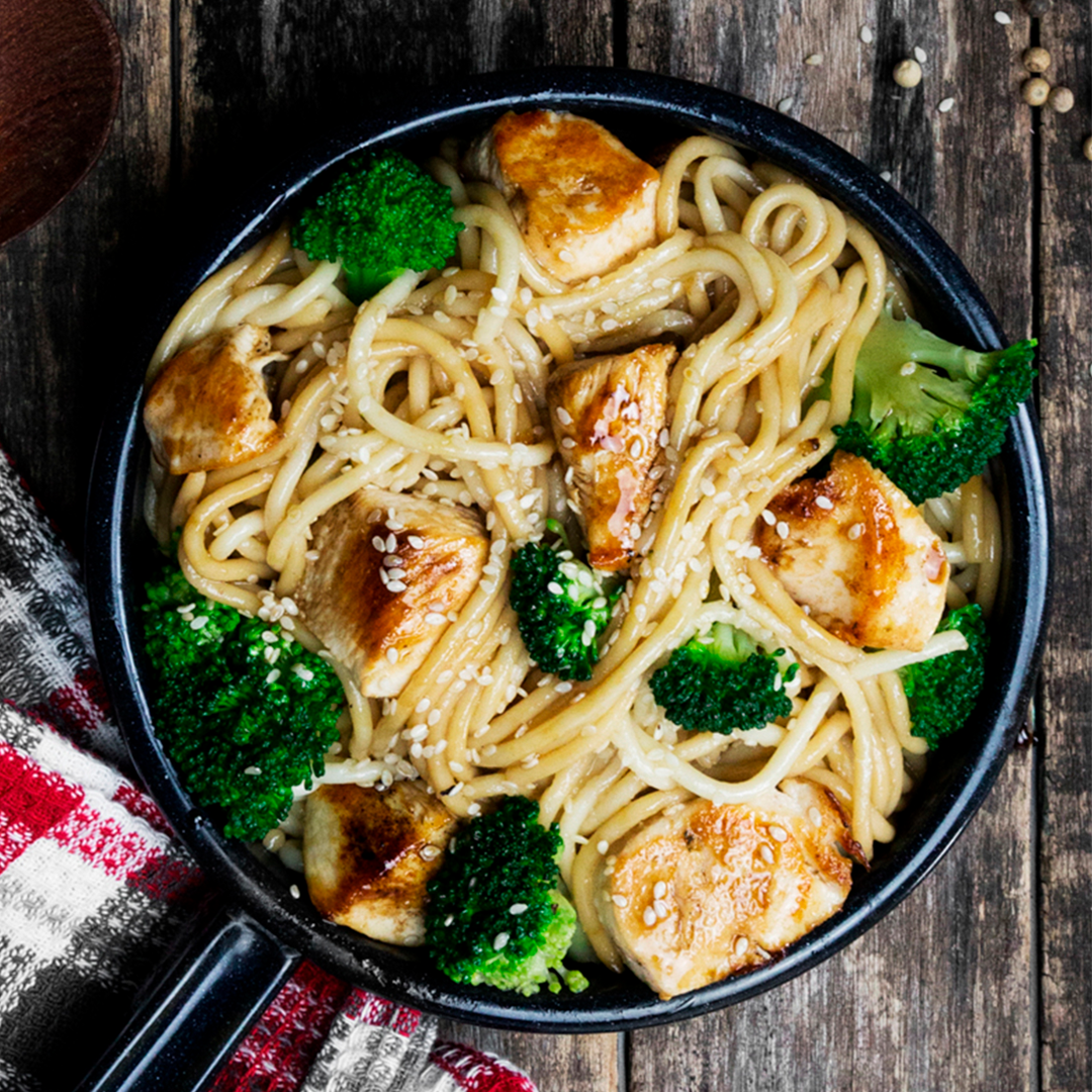 Spaghetti con brócoli y pollo